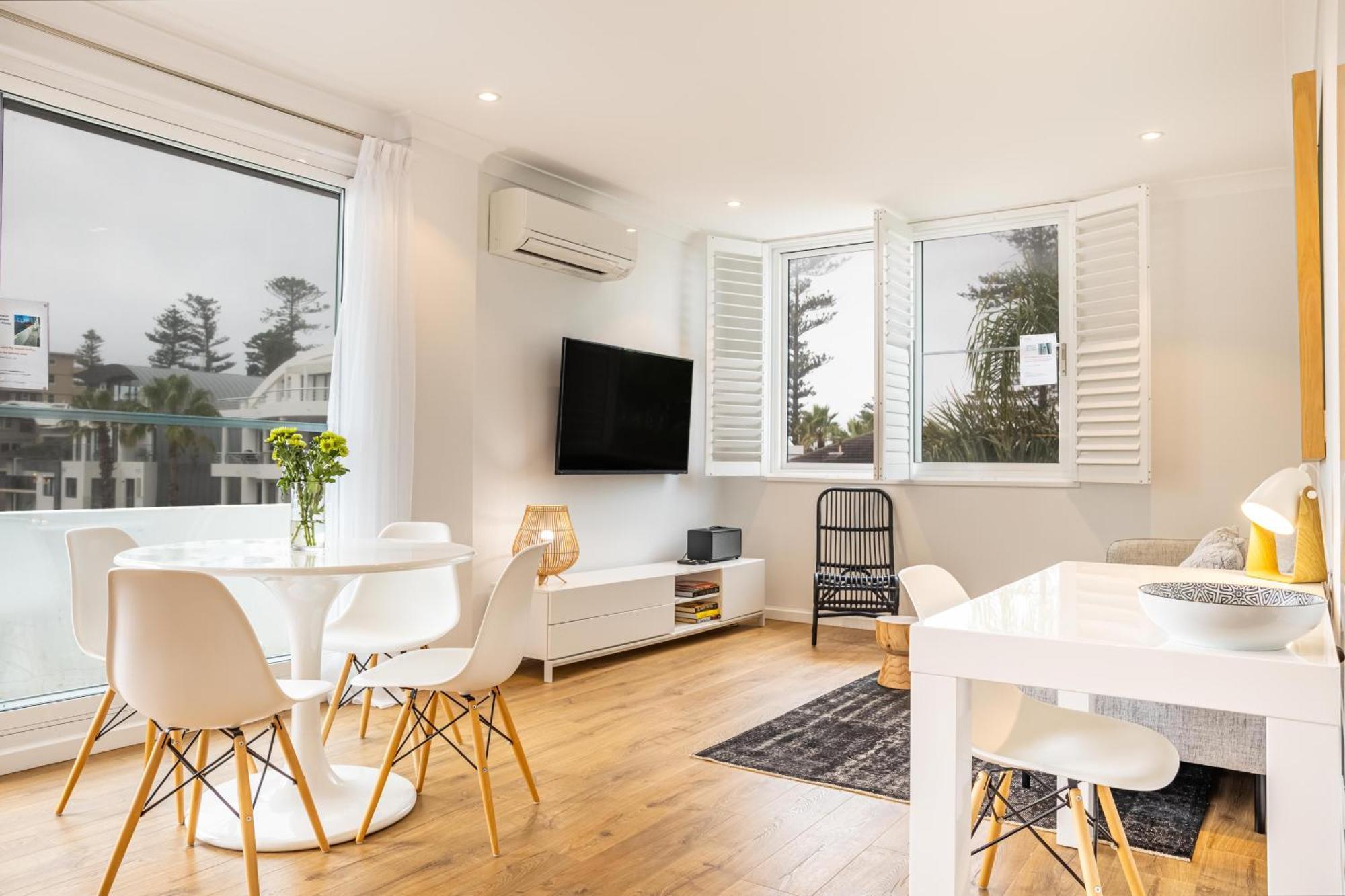 Chic Apartment Footsteps From Manly Beach Сидней Номер фото